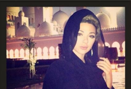 ميريام فارس ترتدي الحجاب في مسجد شيخ زايد